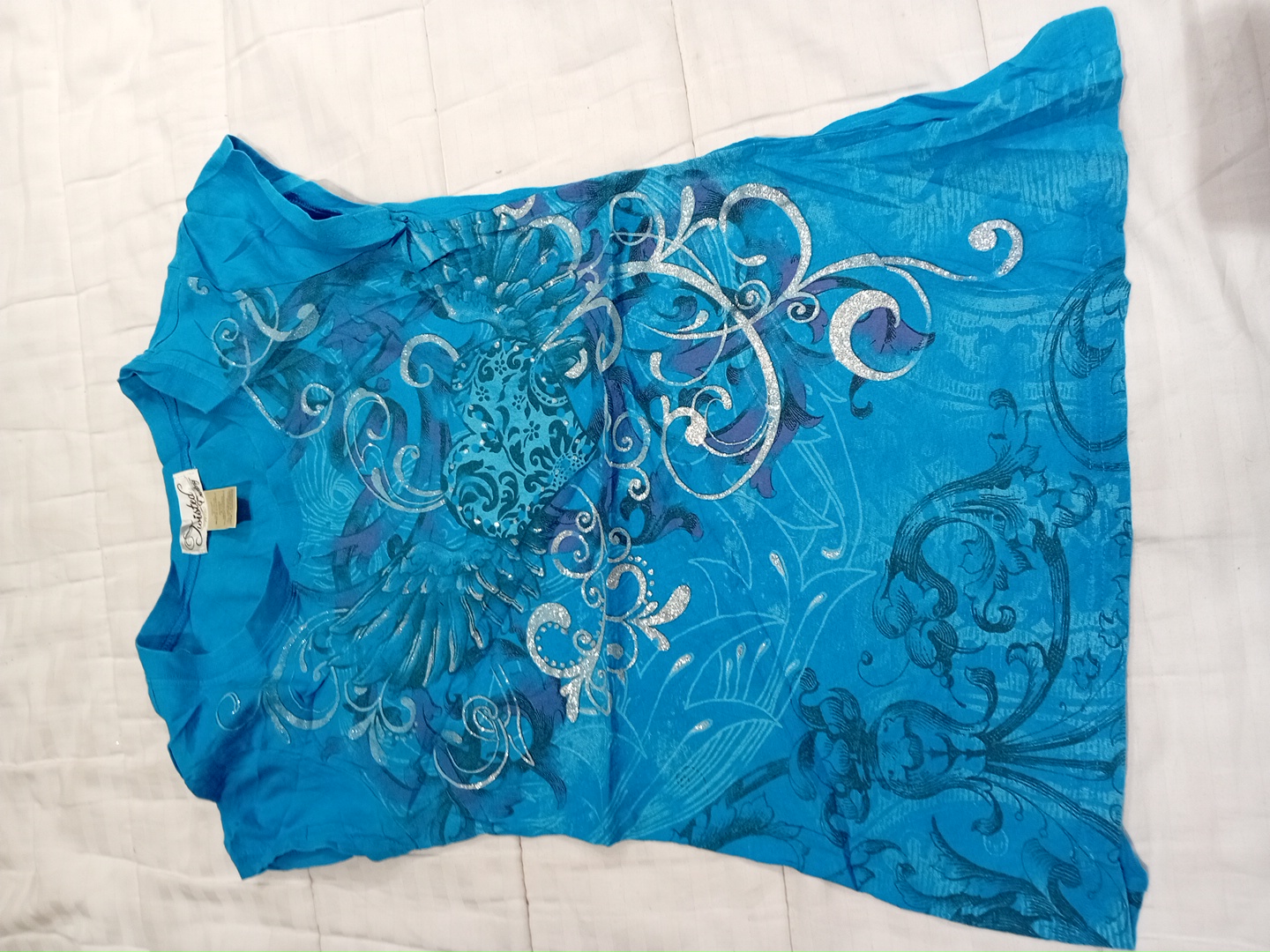 Blusa Azul de Manga Curta com Design Floral