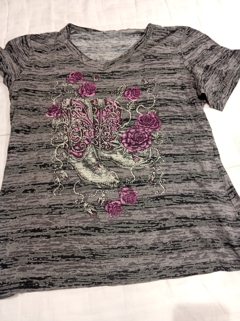 Women's Short Sleeve T-Shirt with Embroidered Desi..