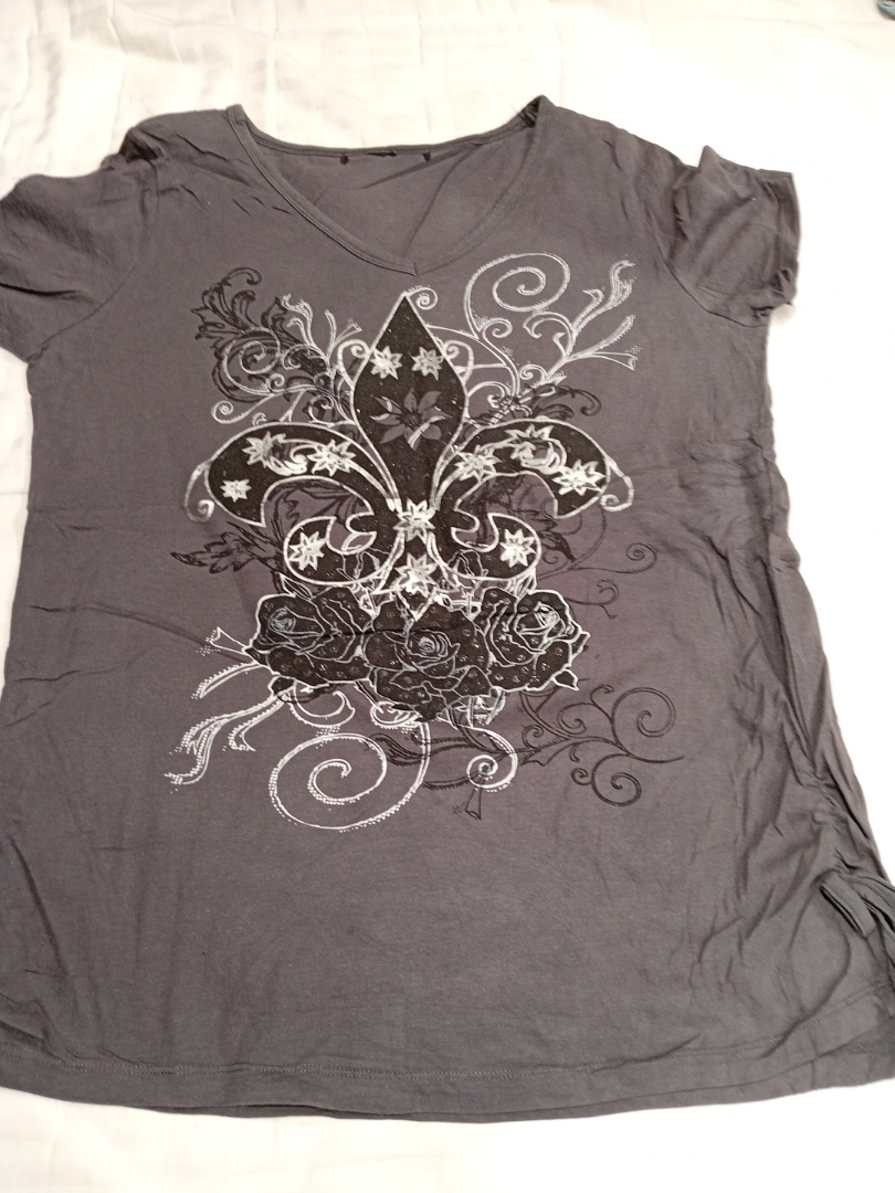 Women's Short Sleeve T-Shirt with Floral Design