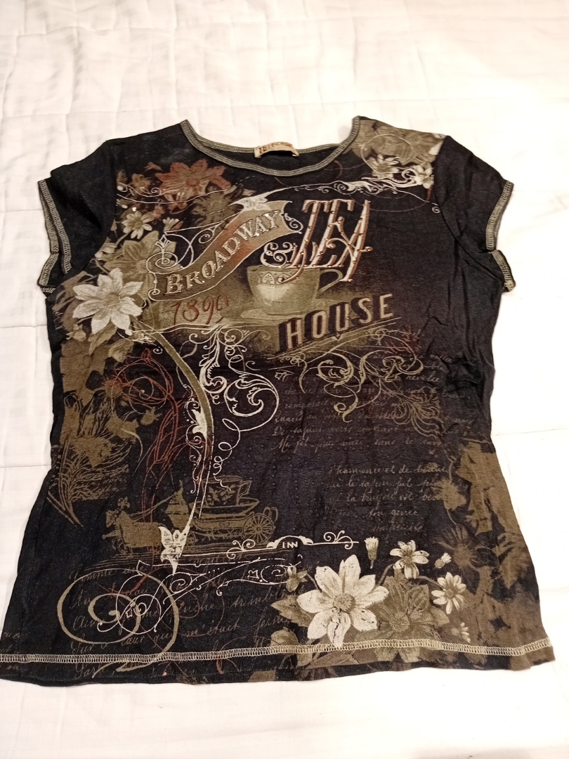 Camiseta Gráfica Estilo Vintage de Casa de Chá