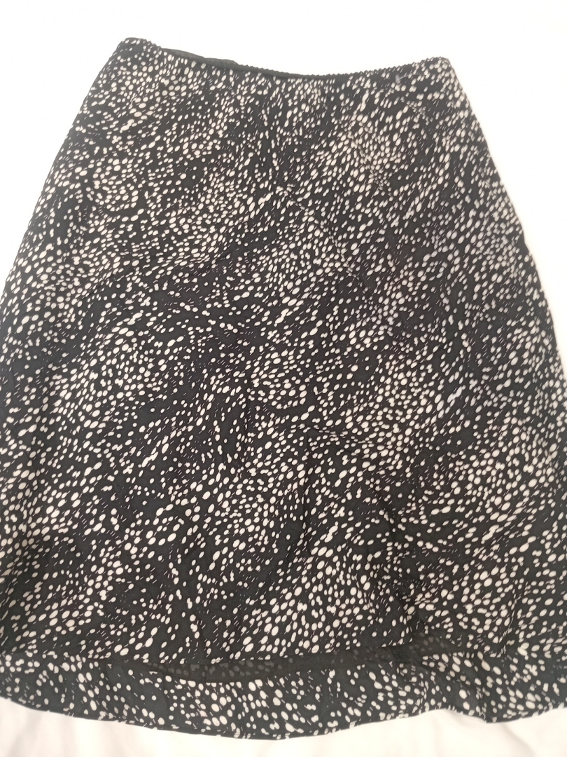 Jupe à pois noirs et blancs