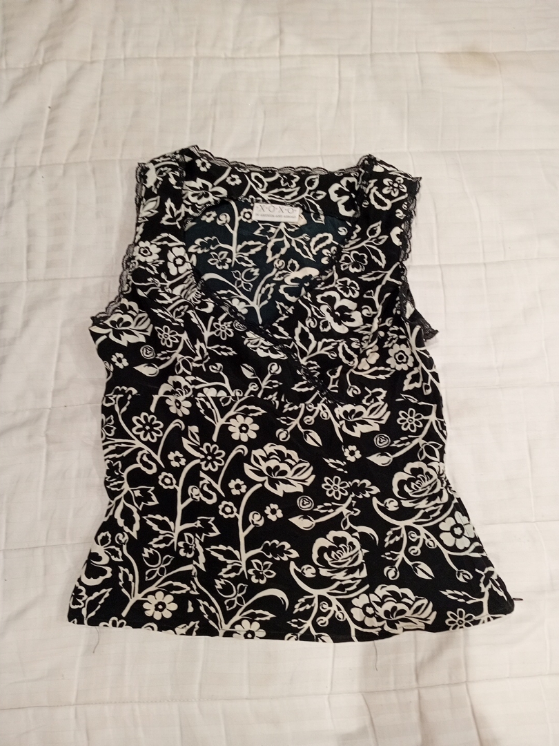 「デザイナーブラウスバンドル XOXO Wet Seal Zara Willi Smith フローラ..