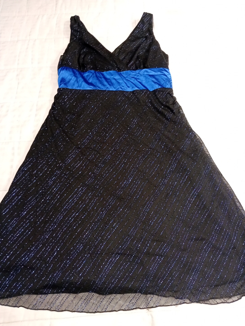 「ブラック＆ブルードレス」