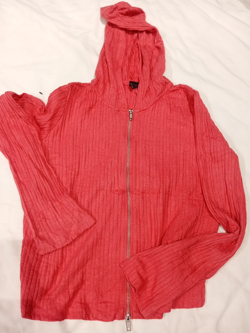 Pull zippé à capuche rose