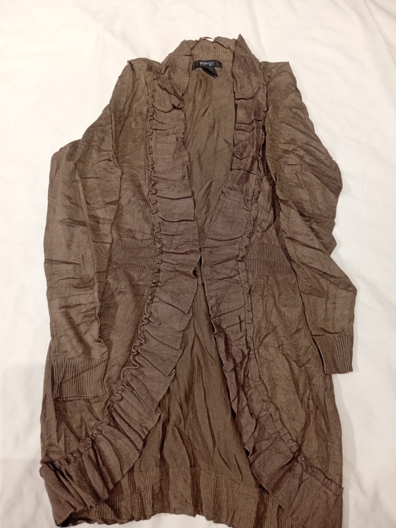 ブラウンラッフルトップ