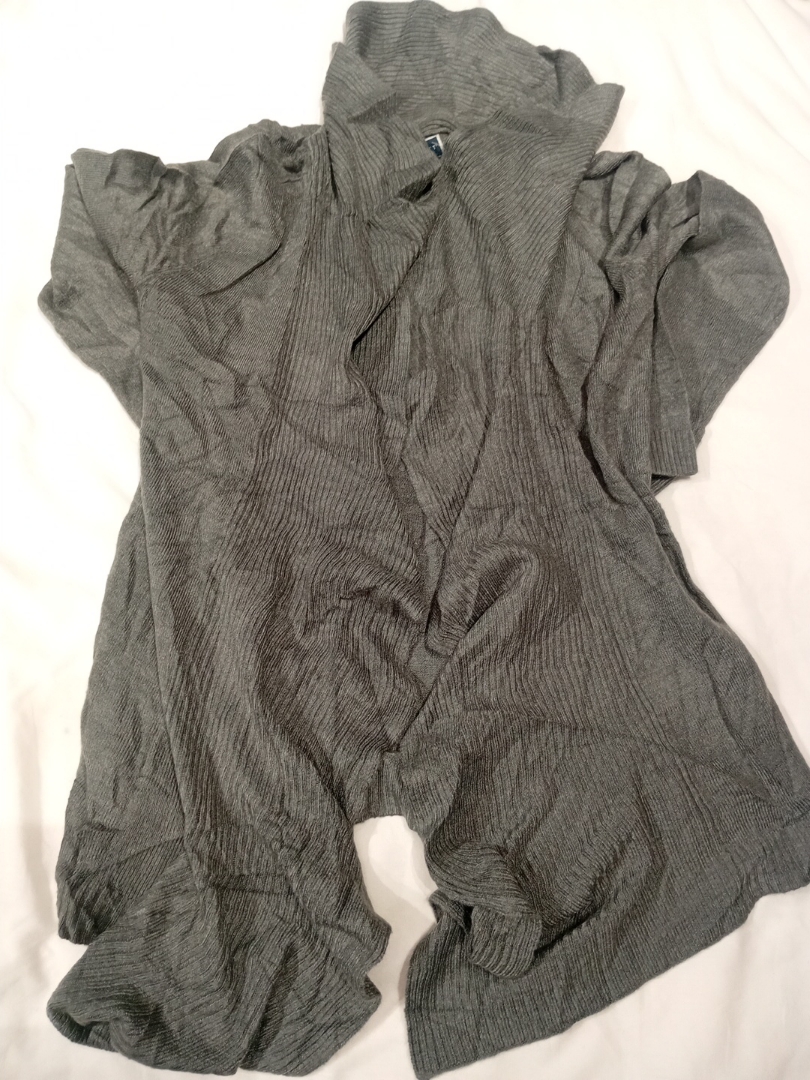 グレー ニット フーディ