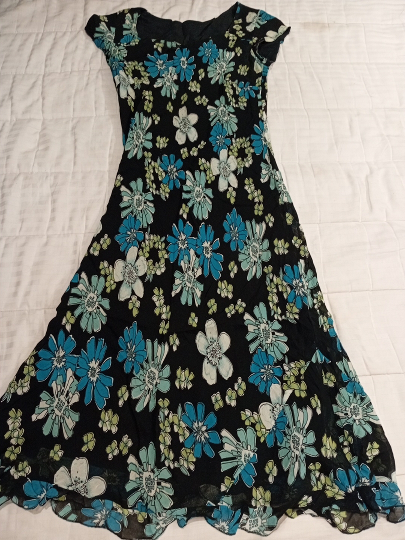 フローラルノースリーブドレス