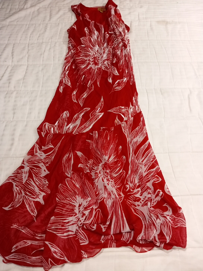 「レッドフローラルマキシドレス」