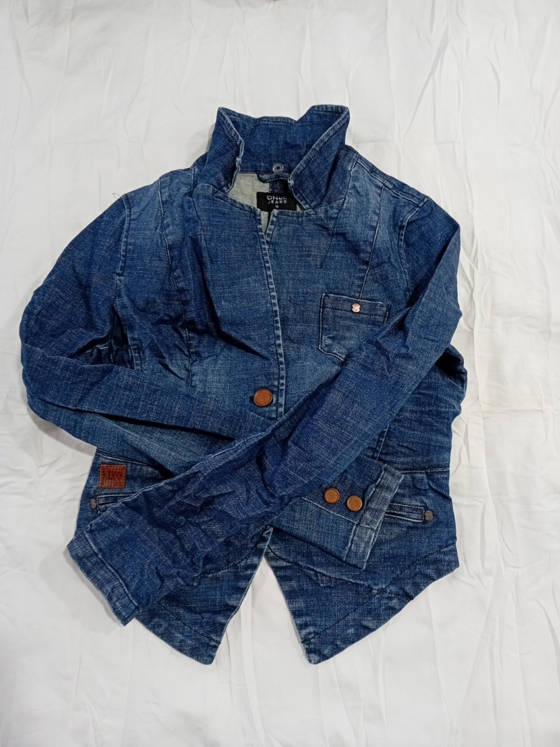 Paquete de Chaquetas Poco Usadas - Nike, LOFT, Onl..