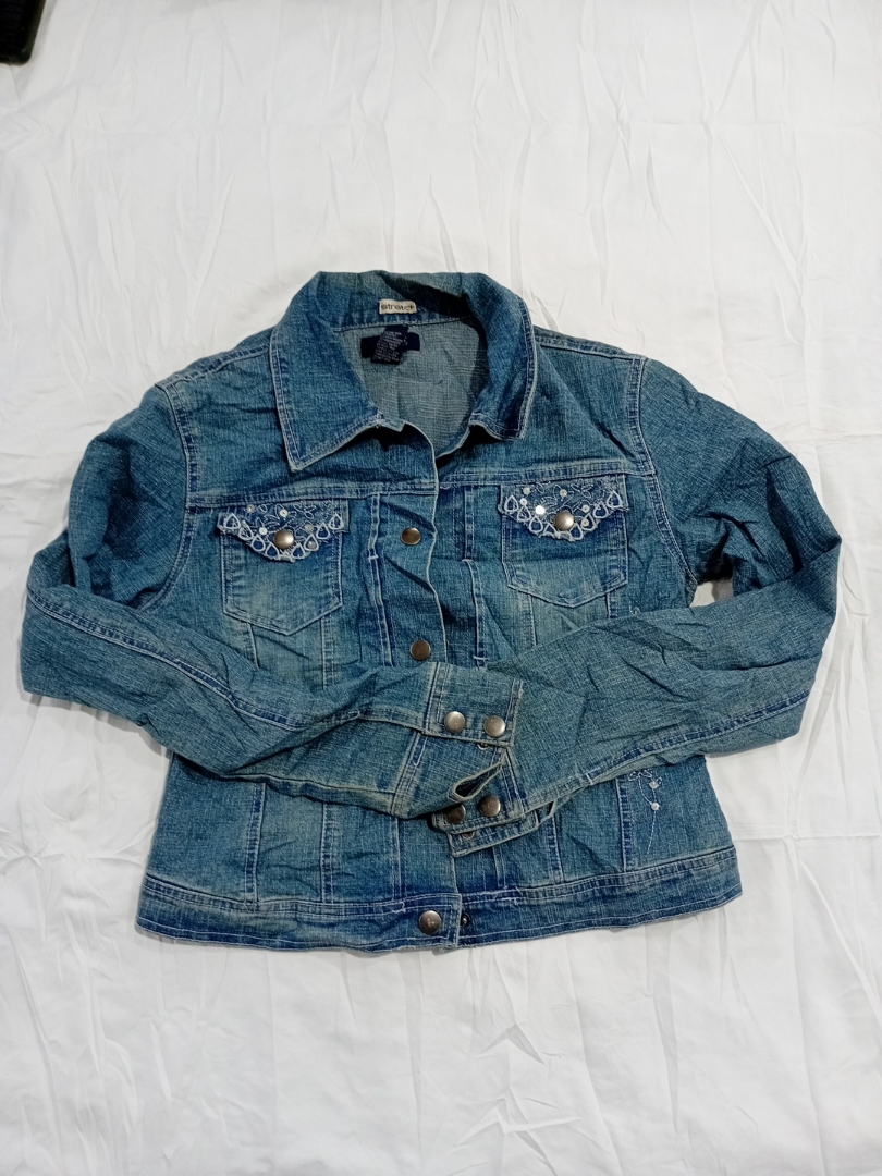 装飾付きデニムジャケット