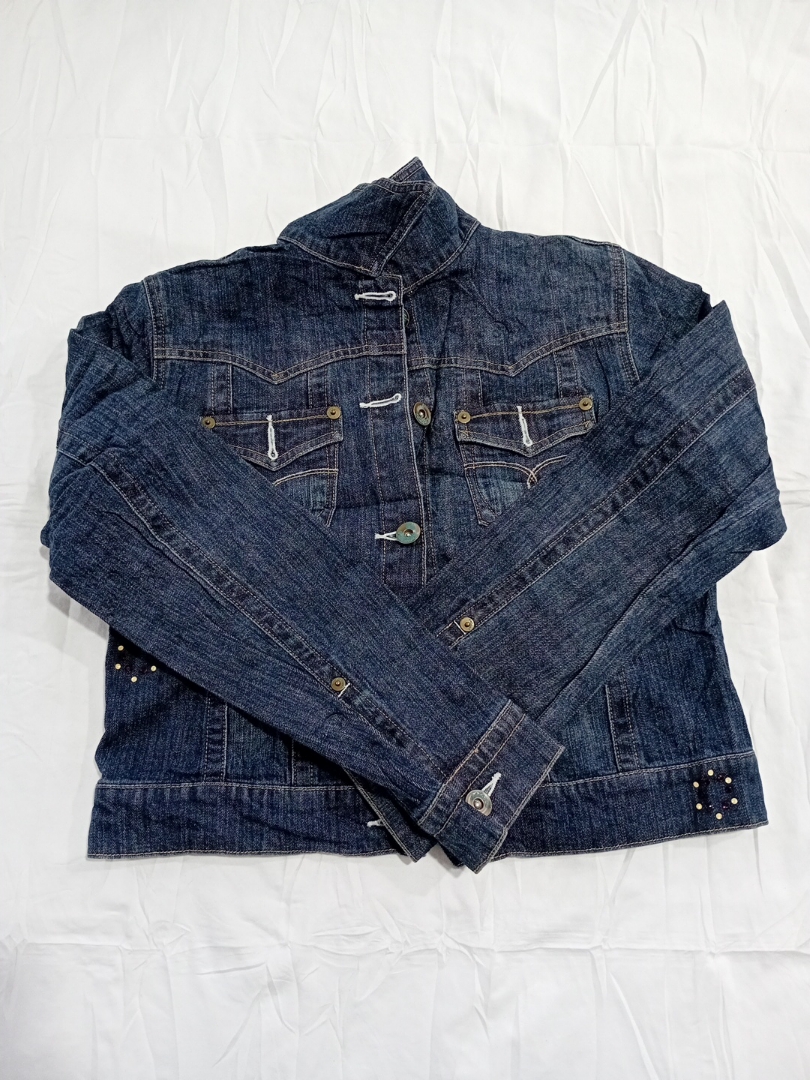 Giacca di jeans con decorazioni in strass