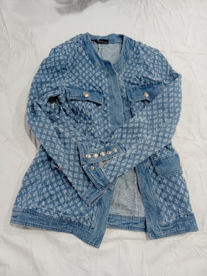 Giacca in denim con motivo floreale