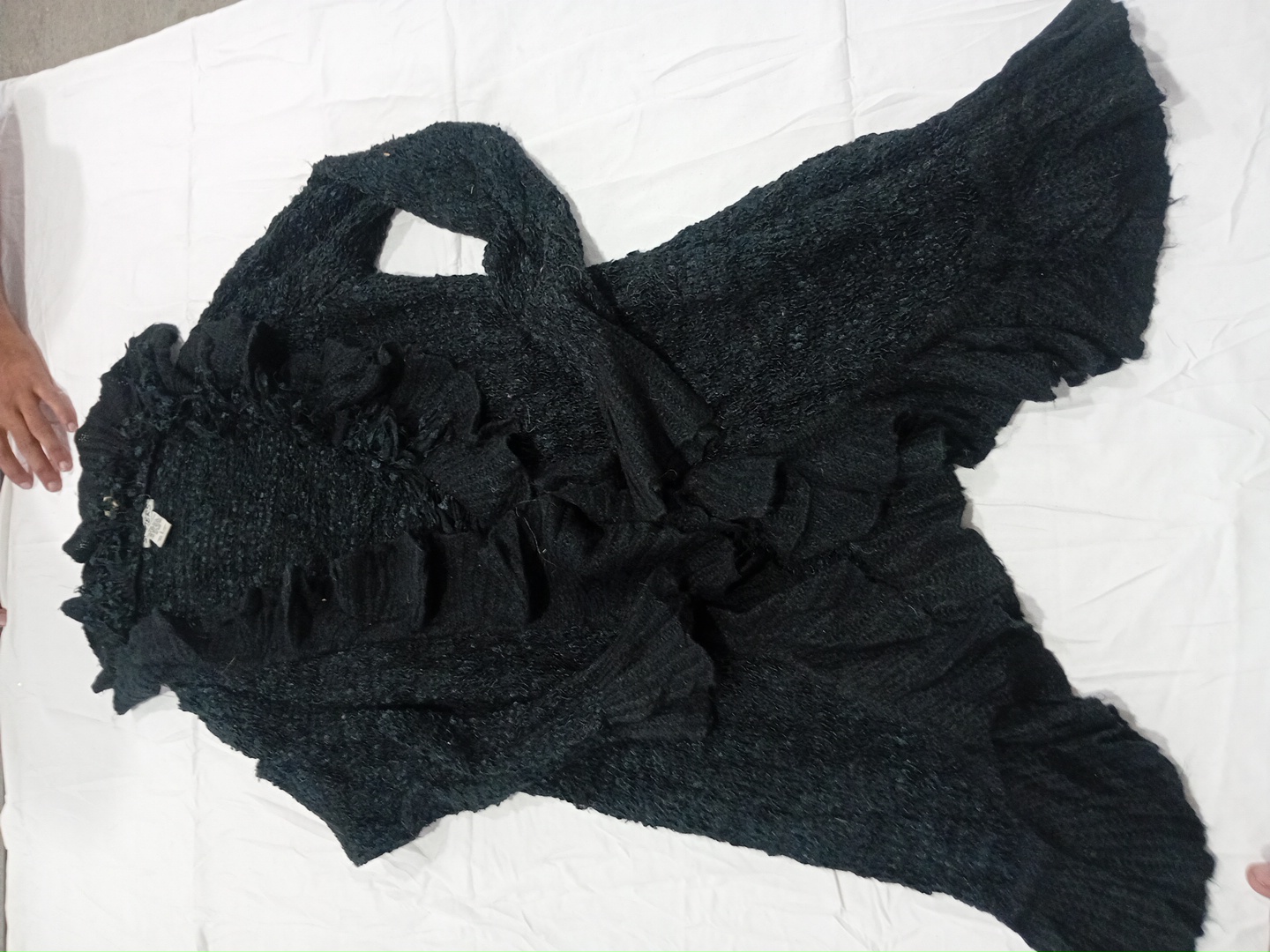 ブラックニットフリルトップ