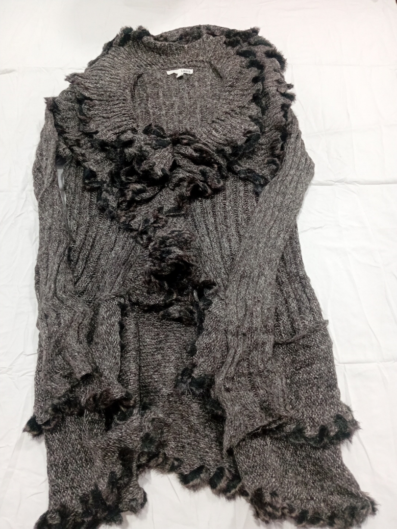 グレーのニットショール