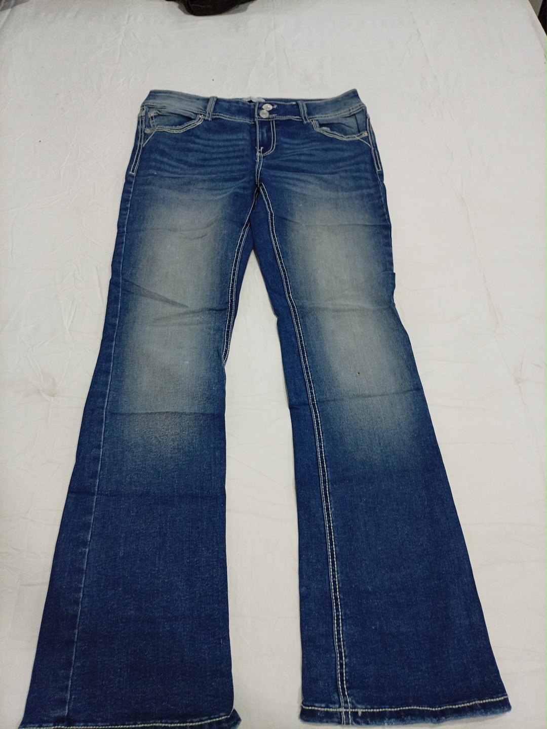 Jeans di denim blu