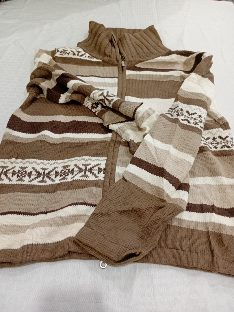 Maglione a maglia a righe marroni