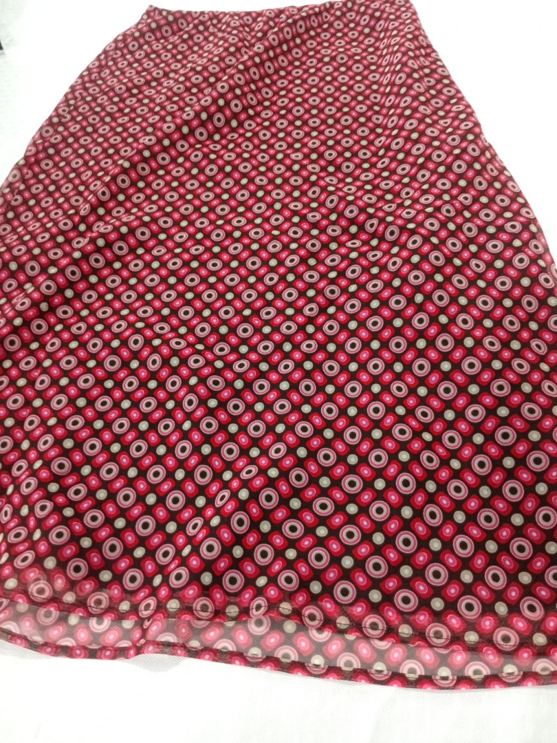 Jupe à motifs rouges