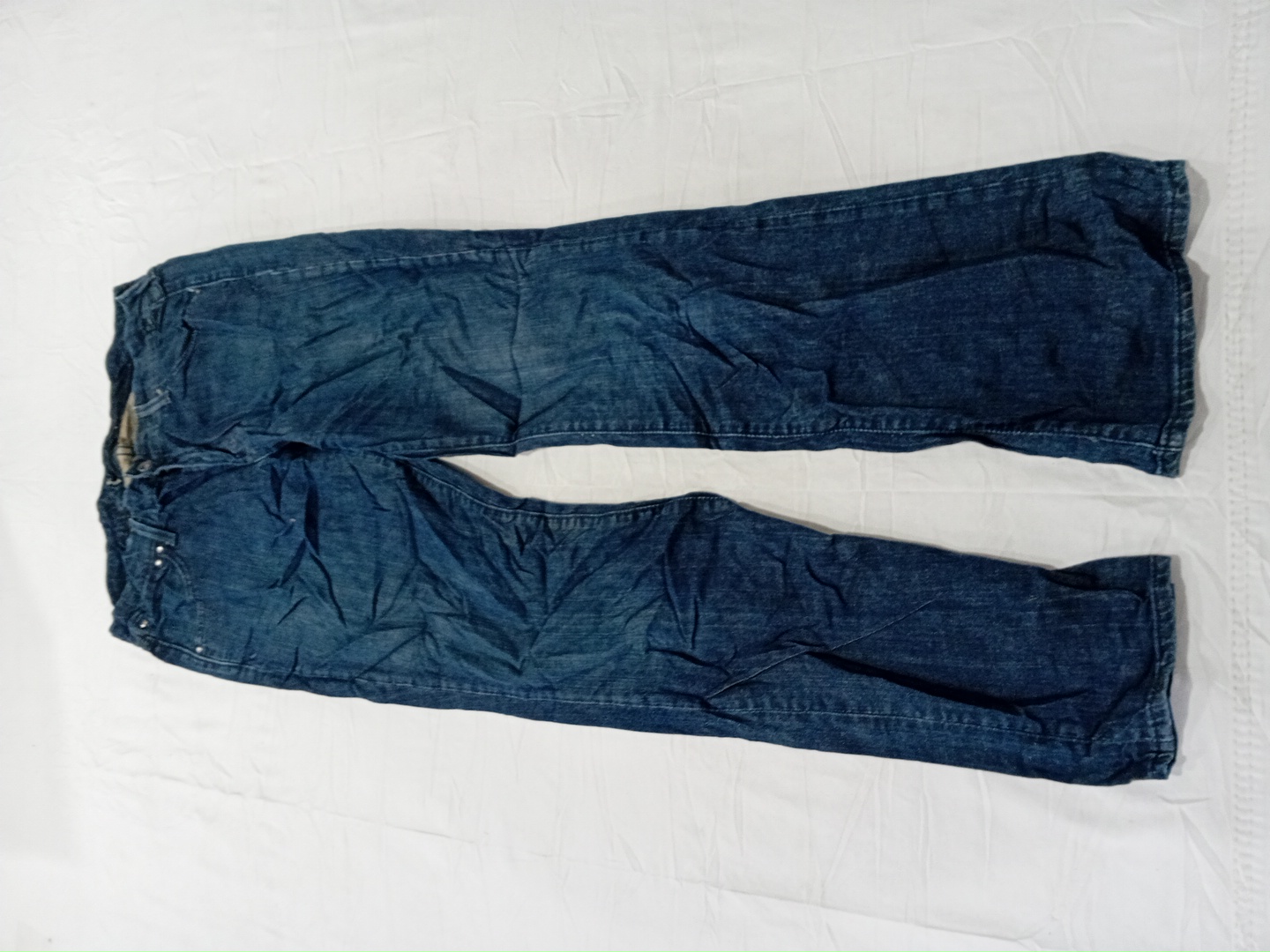 ダークブルージーンズ