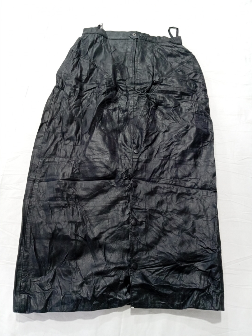 ブラックレザー スカート