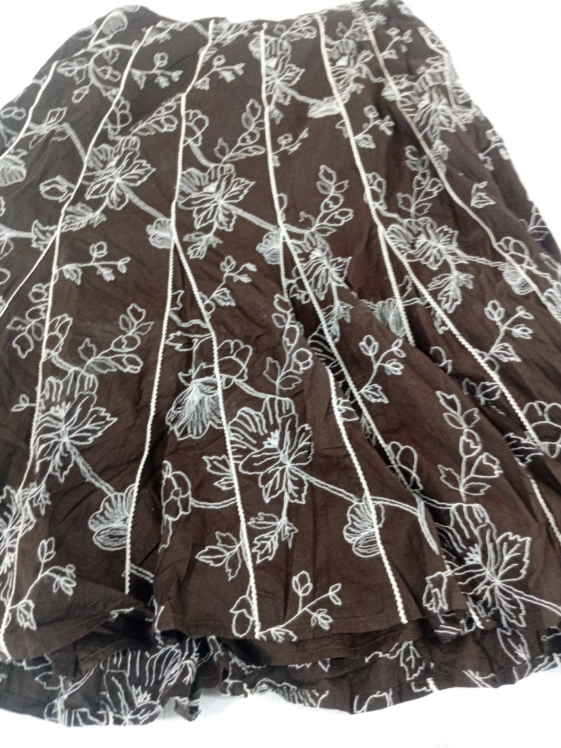 ブラウン刺繍スカート