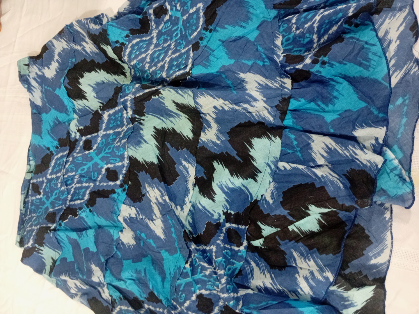 ブルーのプリントスカート