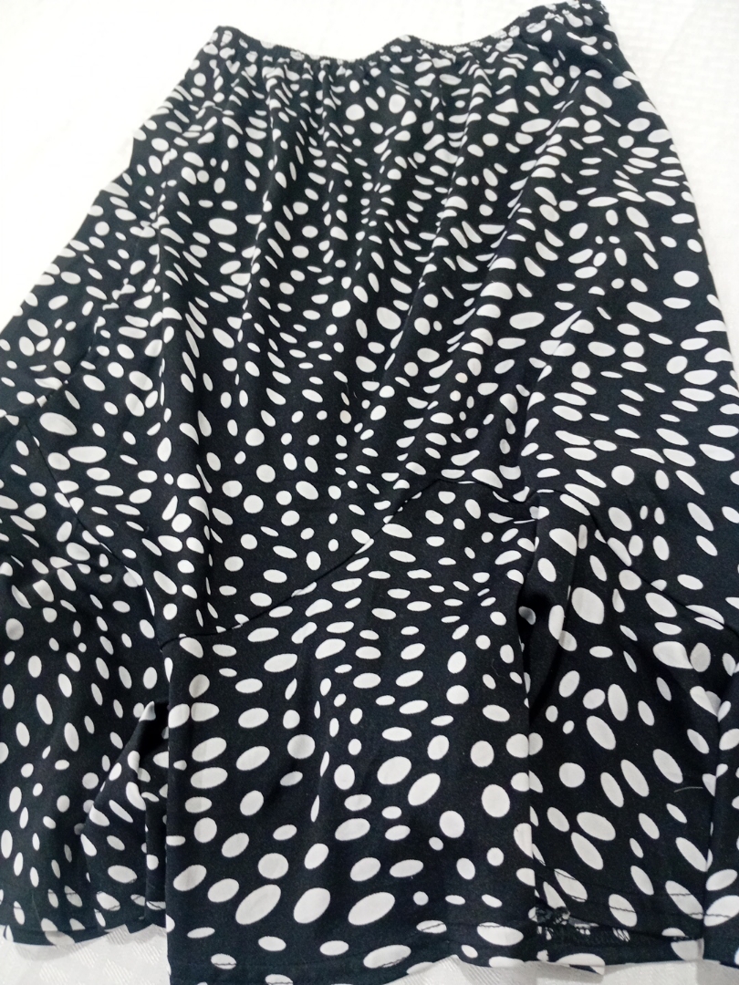 「ブラックアンドホワイトポルカドットスカート」