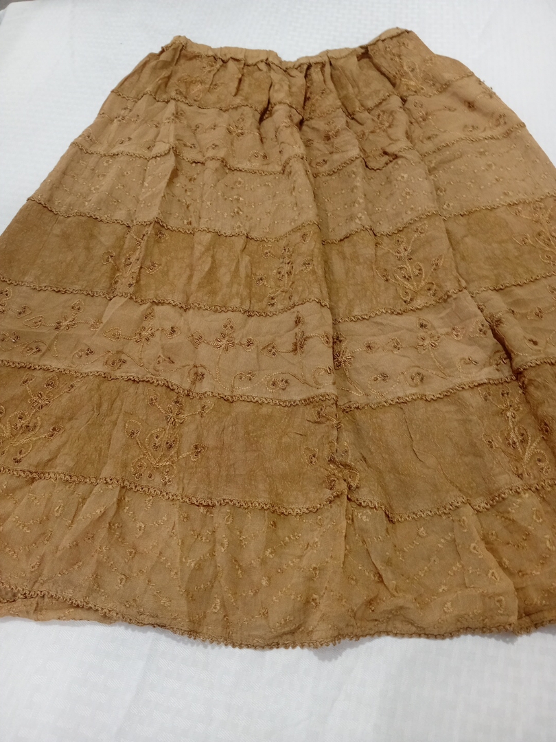 ブラウン刺繍スカート