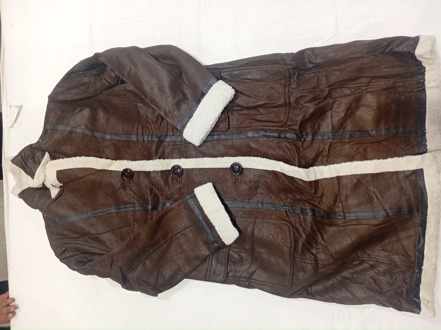 シアリングライニング付きブラウンレザーコート