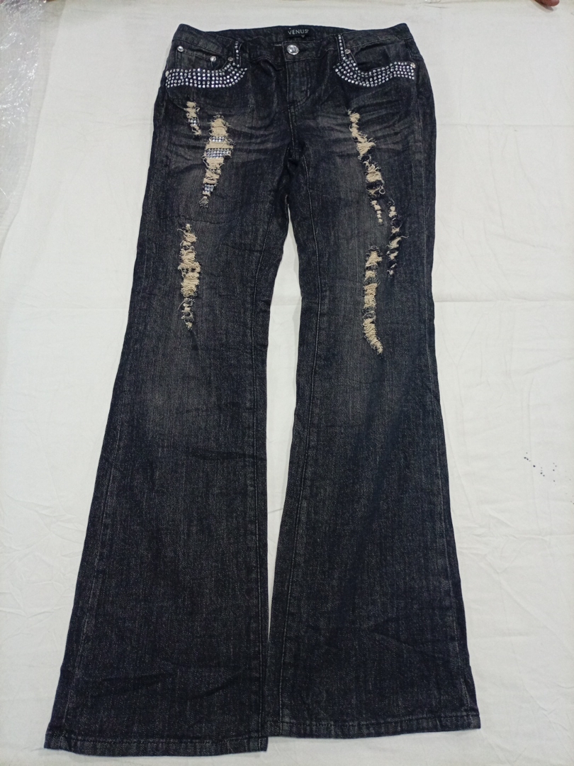 Jeans en denim déchirés avec strass