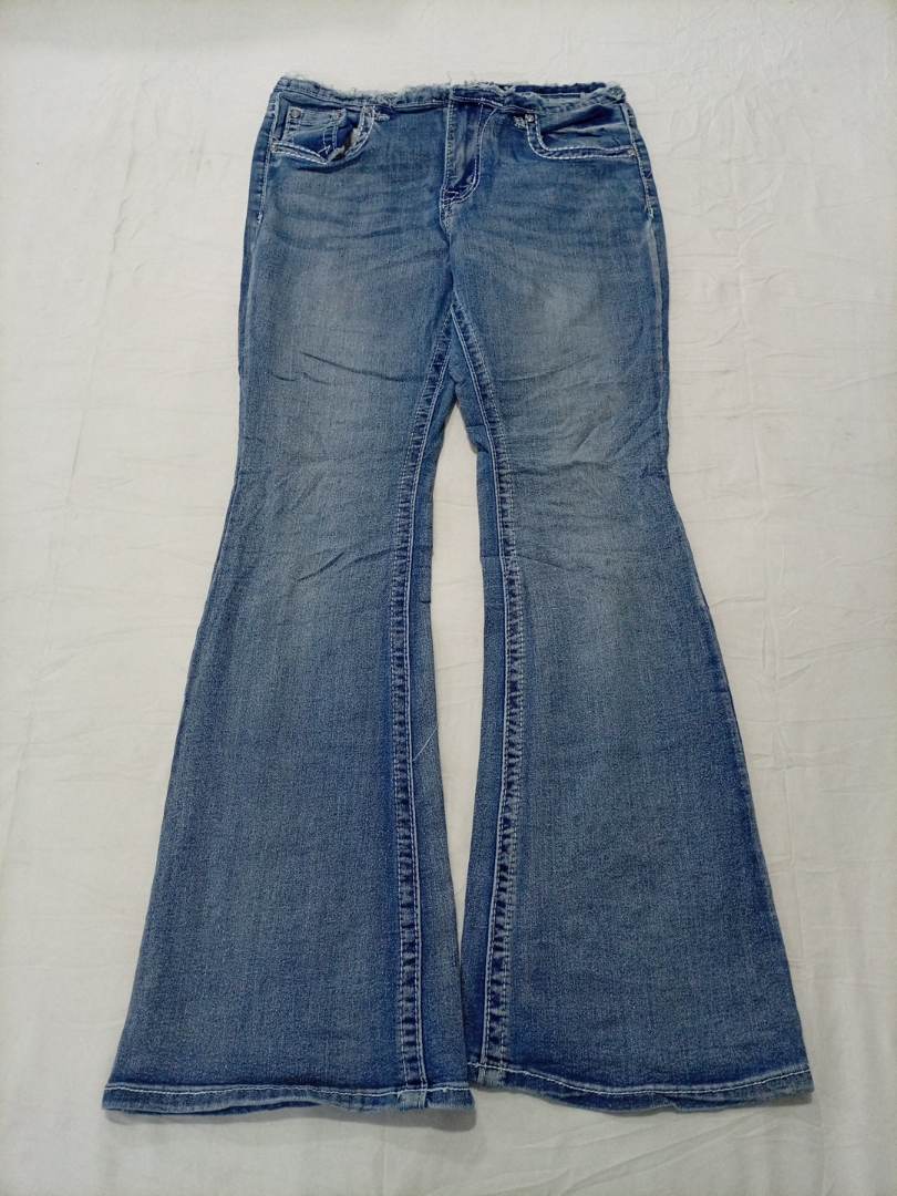 Jean évasé avec embellissements