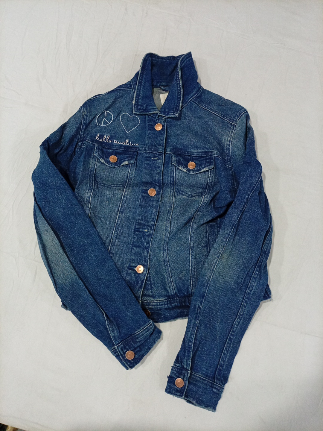 Veste en denim avec des ornements
