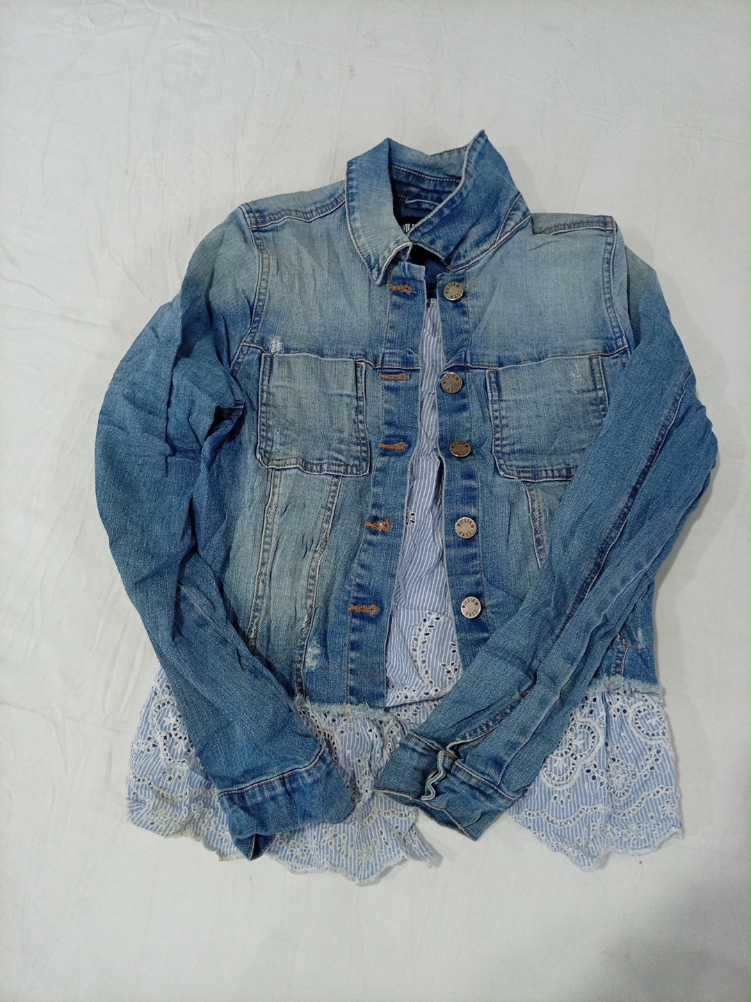 Veste en denim William Rast avec détails en dentel..