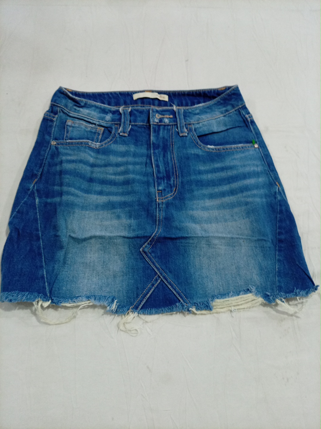 Ensemble de jupes en denim et en cuir de créateur ..