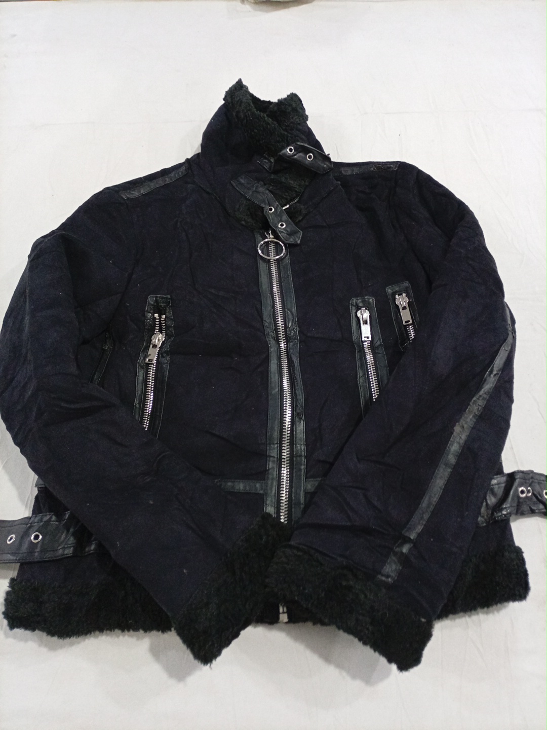 Conjunto de Jaquetas de Couro e Puffer - 15 Peças ..