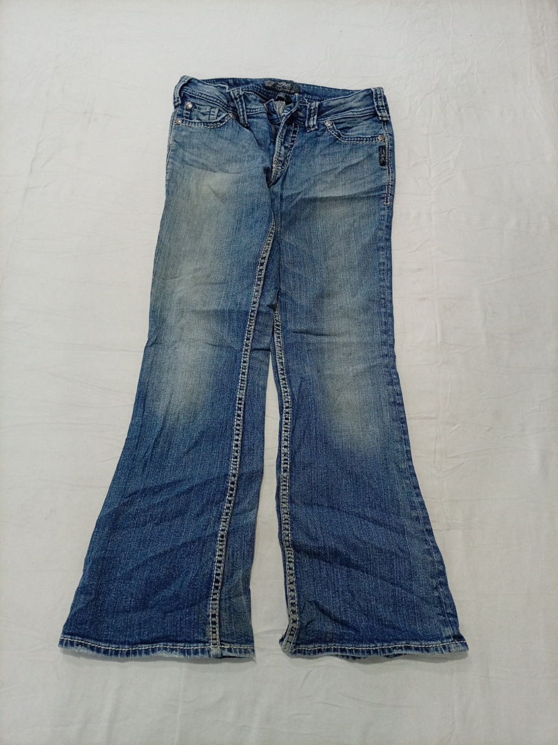 Vintage Silver Jeans Women's Low-Rise Flared Denim..