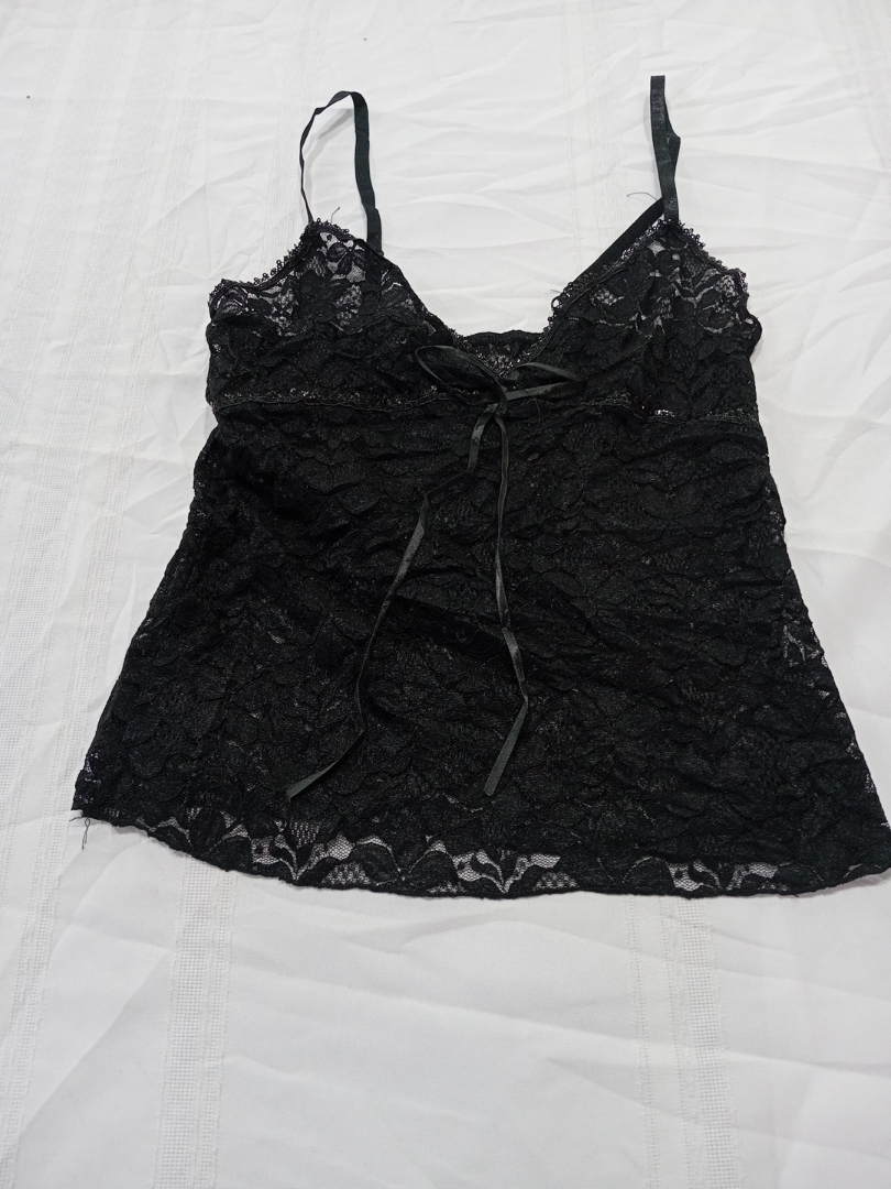 Ensemble de camisoles en dentelle et satin - Lot d..