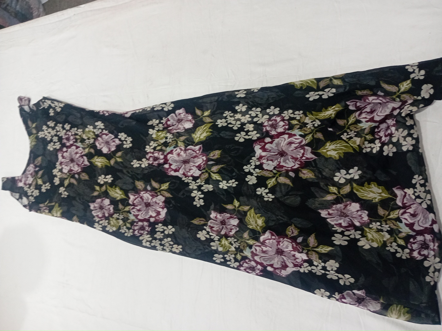 Robe maxi sans manches à imprimé floral noir