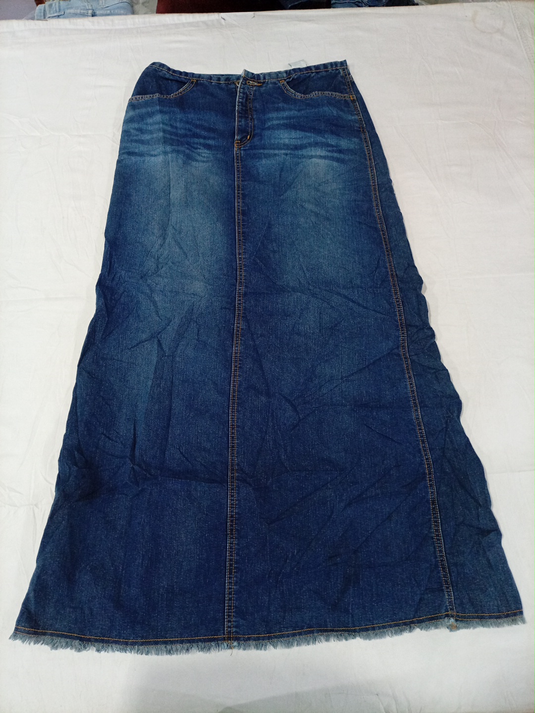 Jupe maxi en denim Hollywood avec ourlet à franges