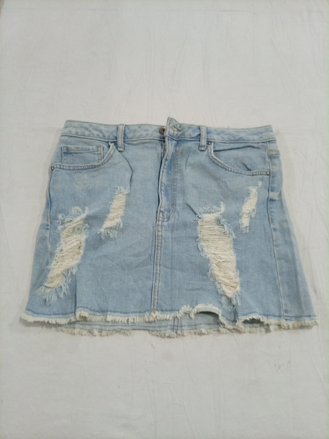 Jupe en denim mini délavée et déchirée Forever 21 ..