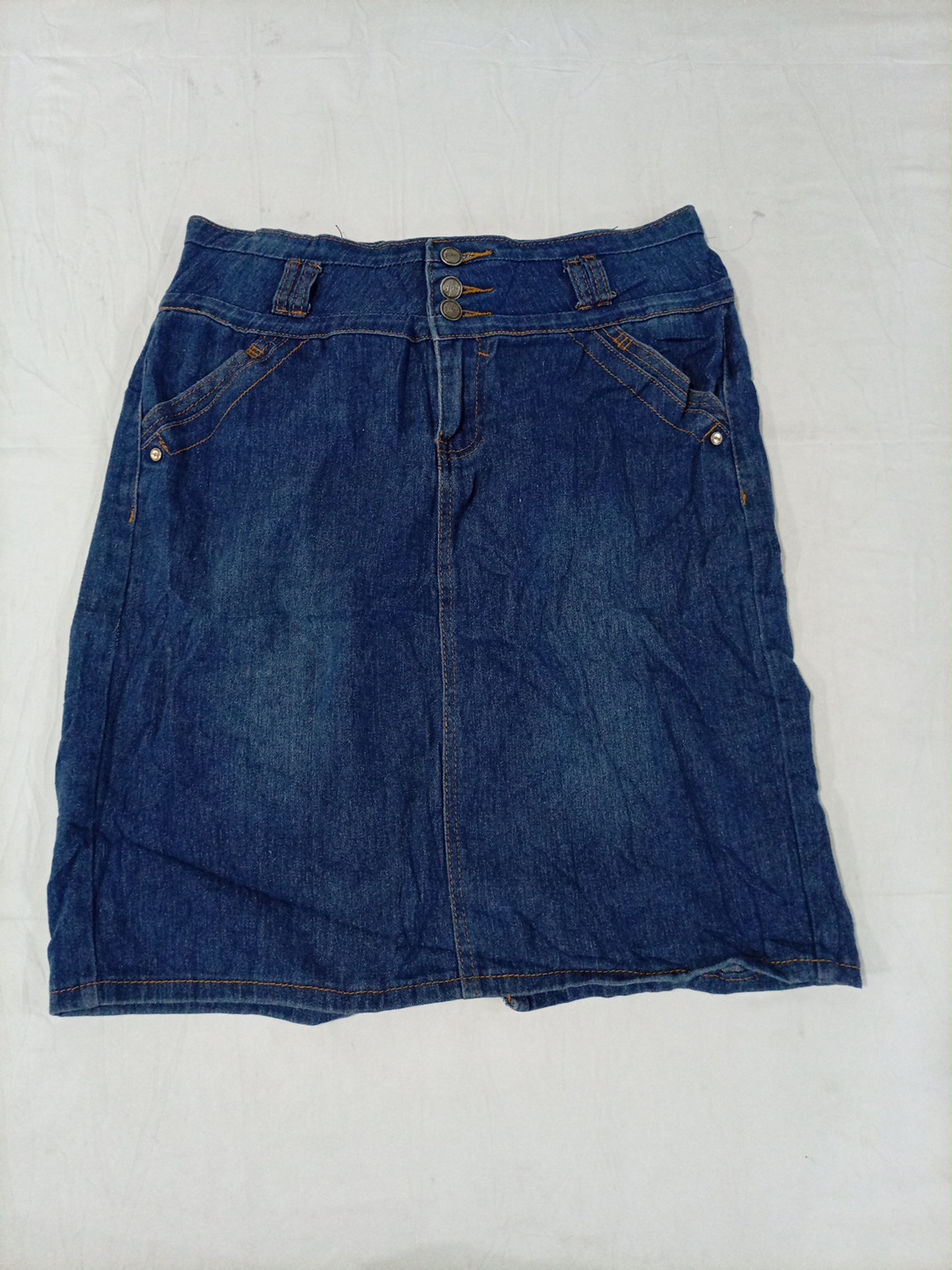 Jupe en denim mini taille haute par NOFUZE