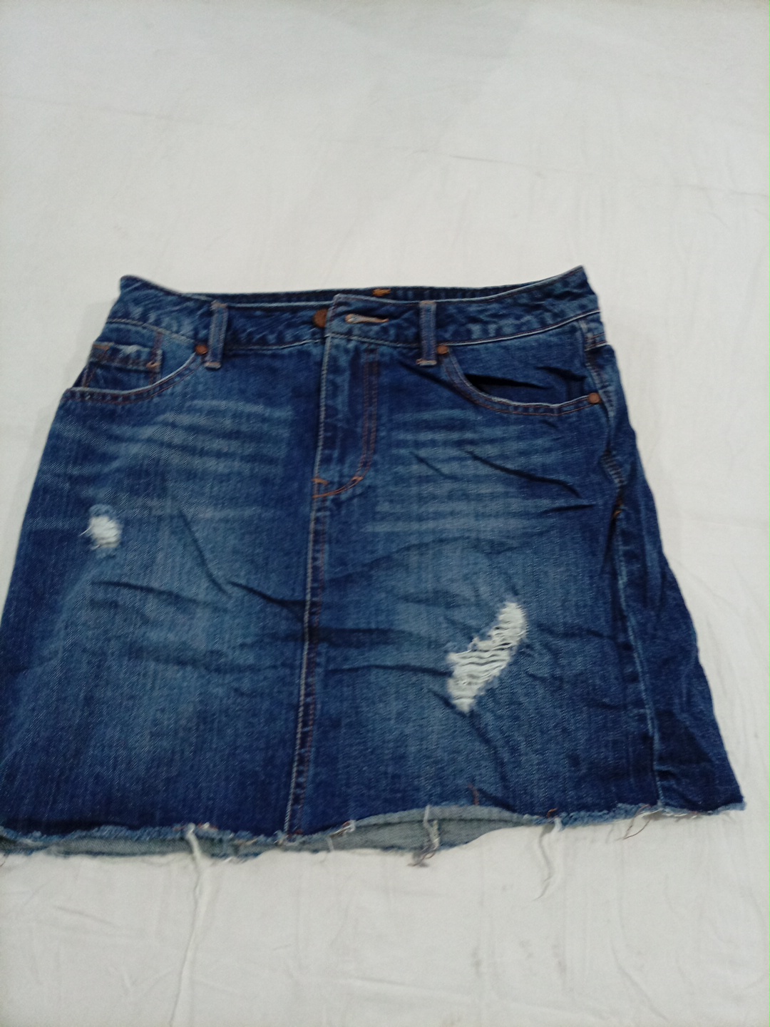 Jupe mini déchirée 1822 Denim en lavage moyen