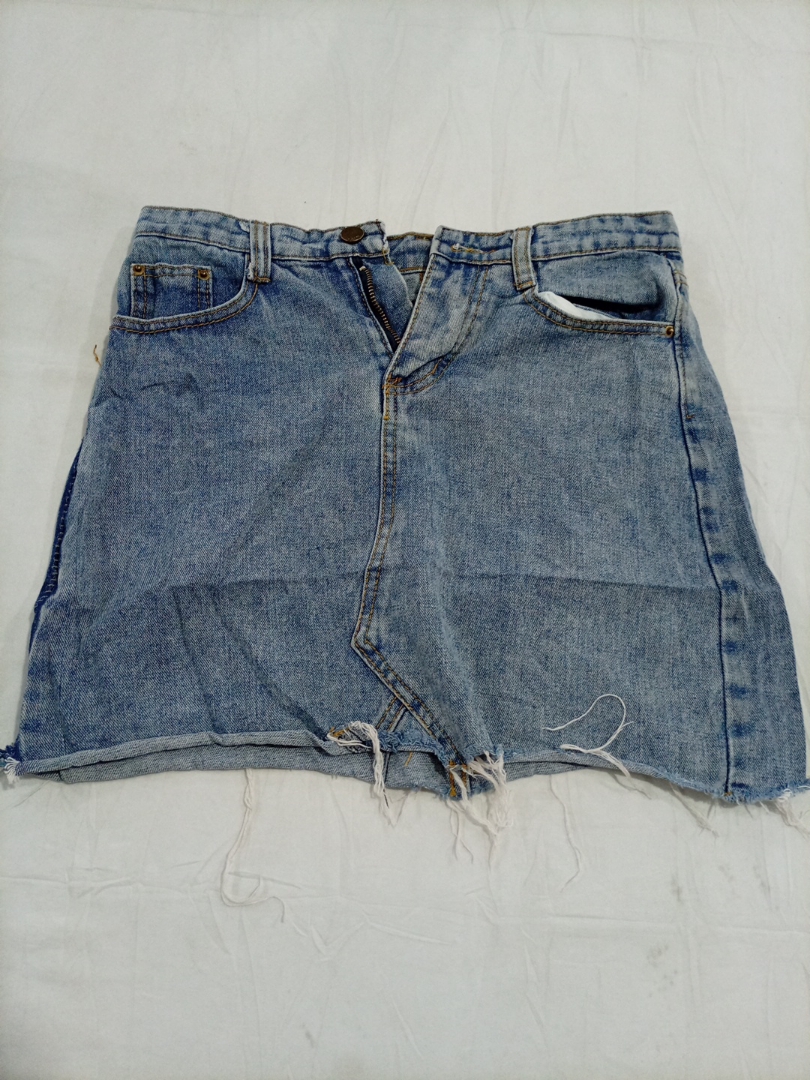 Jupe en denim déchiré avec ourlet effiloché