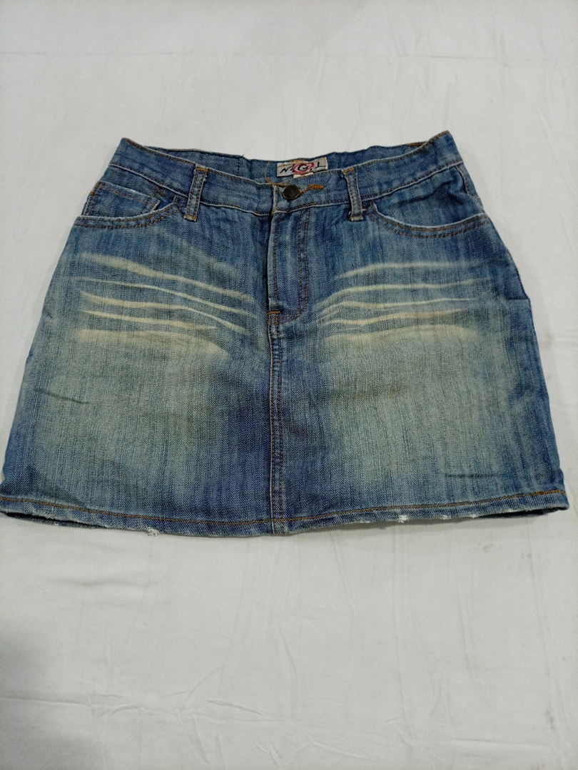 Jupe mini en denim lavé léger MNG avec détails bro..