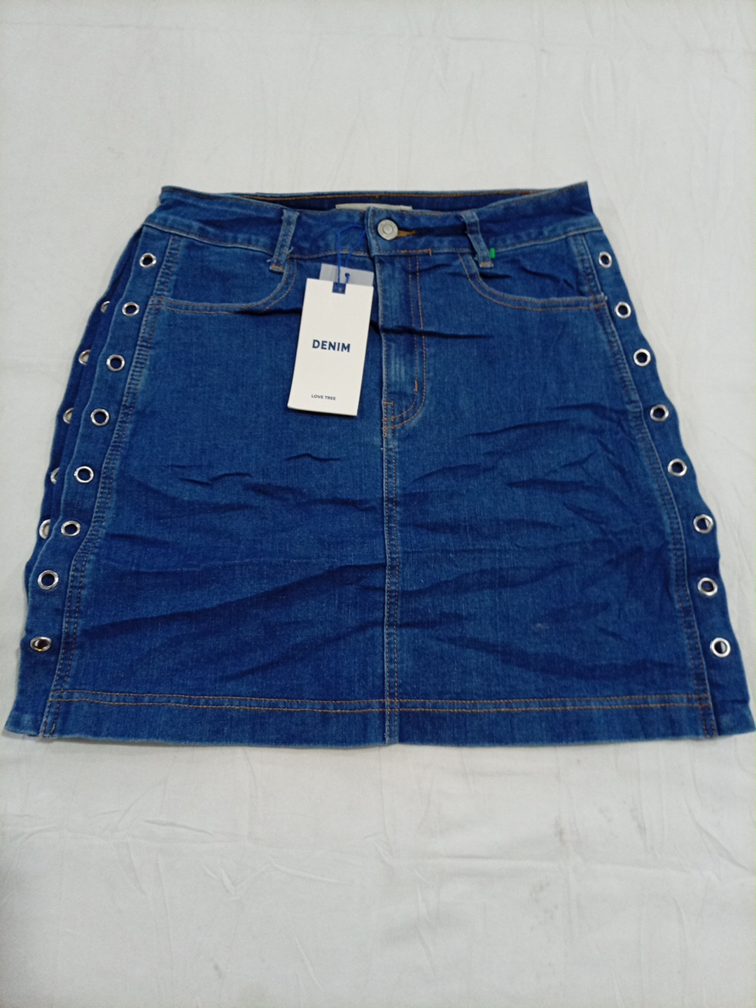 Jupe Mini en Denim Bleu Labijou avec Oeillets Laté..