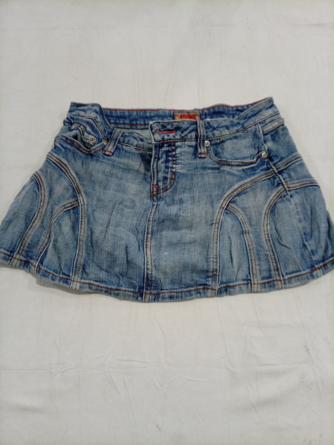 Jupe mini en denim bleu Diesel avec couture contra..