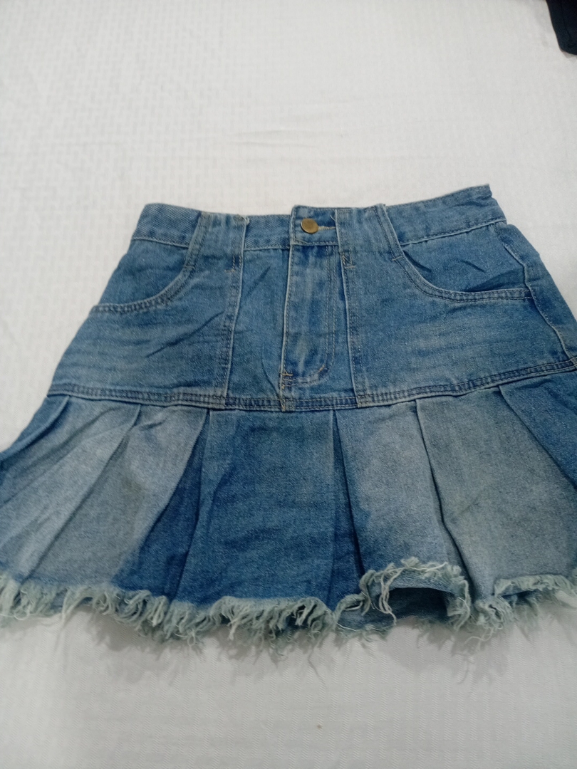 ROMWE Denim Pleated Mini Skirt in Blue Wash XS