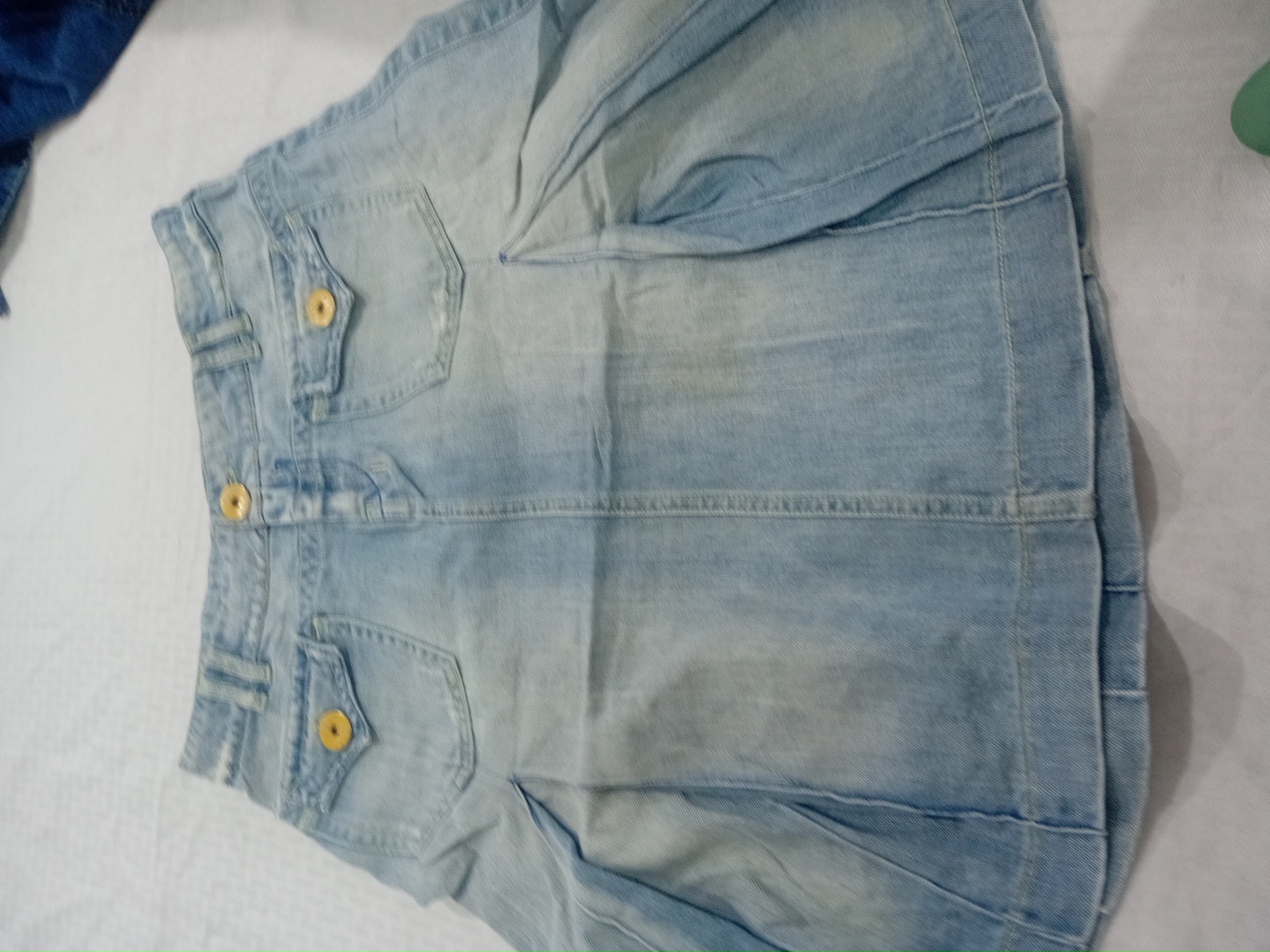 Jupe mini plissée en denim écrasé BUS Urban Wear t..