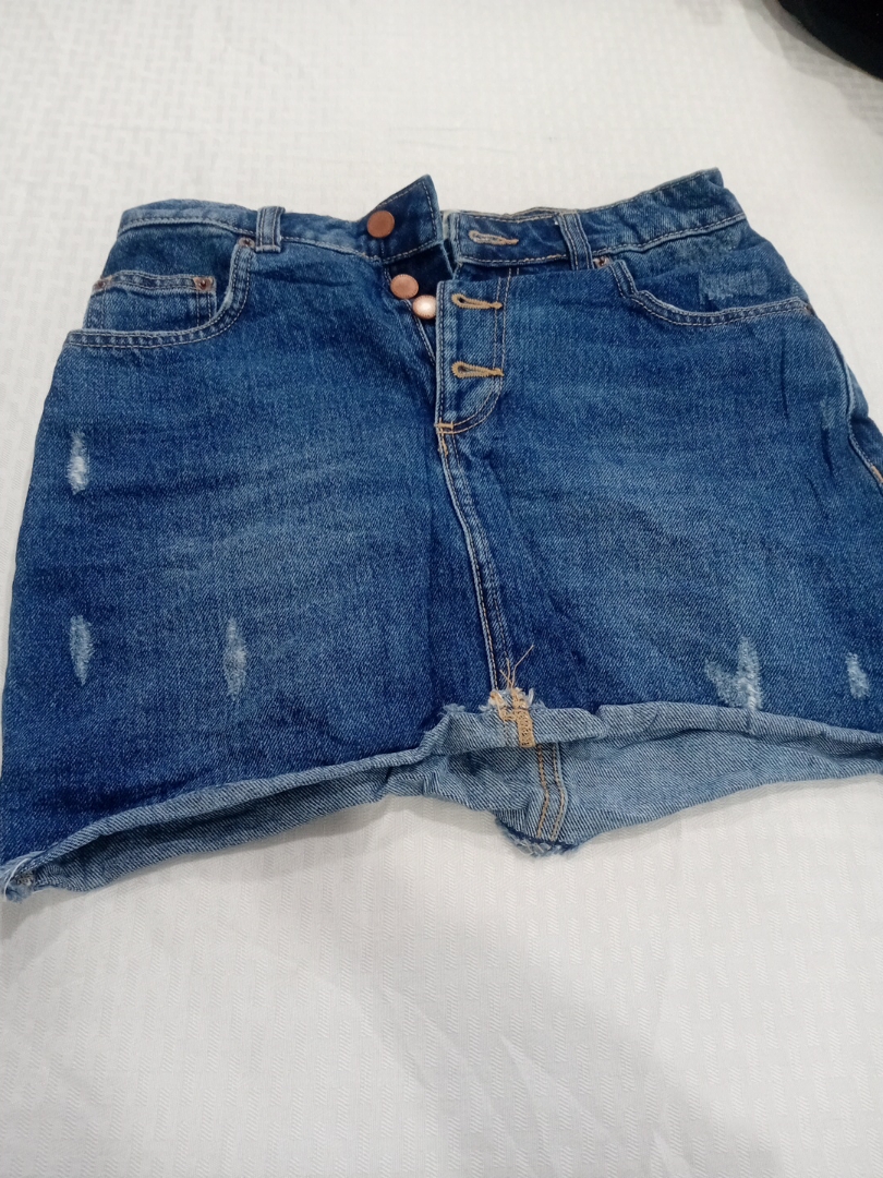 Jupe en jean mini avec boutons en avant Roxy déchi..