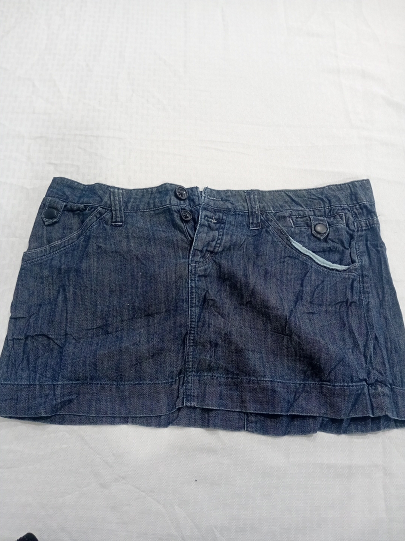 Jupe en jean American Eagle avec boutons à l'avant..