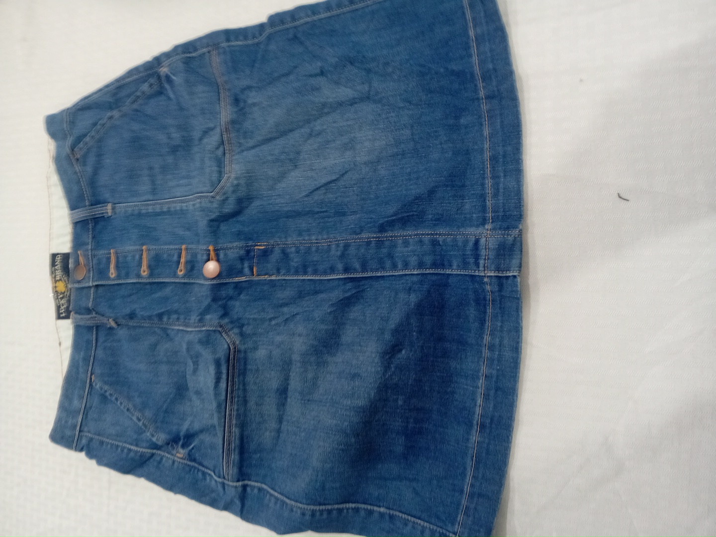 Jupe mini en denim bleu Lucky Brand avec bouton à ..